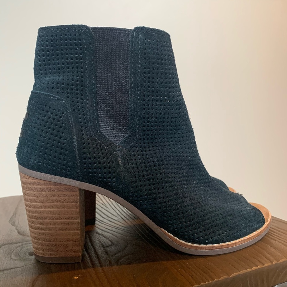 Tom’s peep toe heels